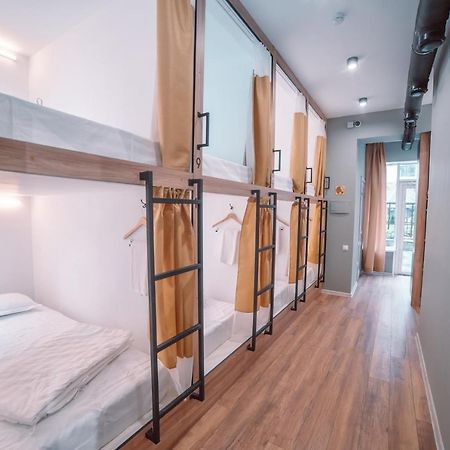 Tomiris Lady'S Capsul Hostel Only For Women Alma-Ata Exteriör bild